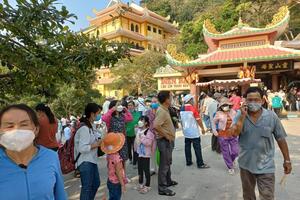 Du khách "còn tour nào thì đăng ký tour đó", công ty du lịch "mỏi tay" book tour sau Tết