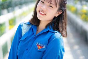 Độc đáo ngày 8.3 của những cô gái áo xanh