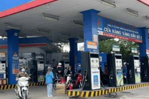 TP. Hồ Chí Minh: Vì sao 2 cửa hàng bán lẻ xăng dầu thiếu hàng?
