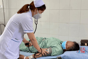 Bệnh viện Đa khoa Lâm Đồng triển khai kỹ thuật nội soi niệu quản tán sỏi ngược dòng bằng laser