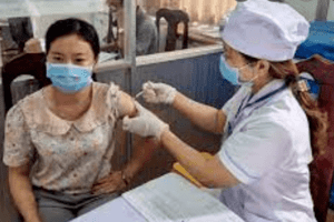 Đạ Tẻh: Tăng cường tiêm vắc xin phòng chống Covid-19 và bệnh sốt xuất huyết