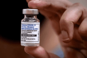Nhật Bản cấp phép lưu hành vaccine đặc hiệu chống BA.5 của Moderna