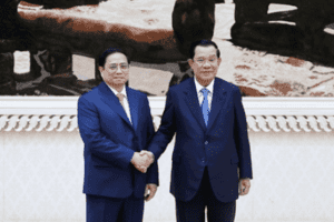 Thủ tướng Vương quốc Campuchia Hun Sen đón và hội đàm với Thủ tướng Chính phủ Phạm Minh Chính