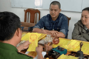 Người phụ nữ bị lừa 2,5 tỉ đồng vì tin "làm phép" qua mạng xã hội