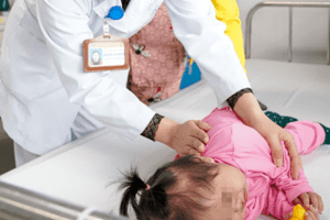 Điều trị bệnh hẹp khí quản bẩm sinh ở trẻ em