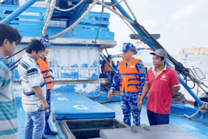 Tạm giữ tàu chở 60.000 lít dầu DO không rõ nguồn gốc