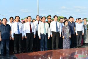 Đại tướng Lương Cường dâng hương, hoa tại Nghĩa trang Liệt sĩ Phú Quốc và Đền thờ Liệt sĩ thành phố Phú Quốc