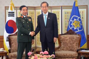 Bộ trưởng Phan Văn Giang tiếp kiến Thủ tướng Hàn Quốc