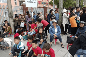 Thông tin mới về học sinh phải nghỉ học để phản đối phương án “siết” xe điện ở Cửa Lò