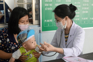 Bác sĩ bệnh viện về trạm y tế