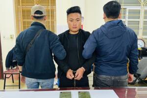 Lào Cai bắt quả tang đối tượng vận chuyển trái phép 2 bánh heroin