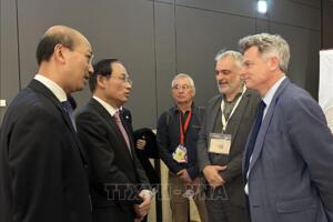 Đoàn đại biểu Đảng Cộng sản Việt Nam dự Đại hội 39 Đảng Cộng sản Pháp