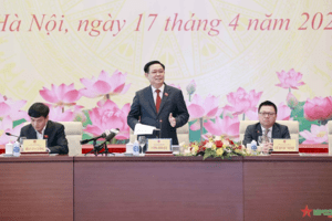 Chủ tịch Quốc hội: Nữ nhà báo Việt Nam luôn là "những bông lau bằng thép"