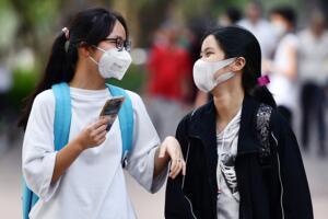 Covid hôm nay (19-4): Hà Nội yêu cầu người dân đeo khẩu trang tại nơi đông người