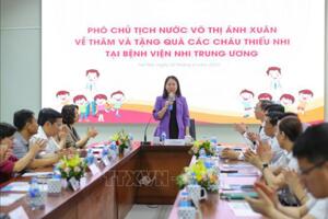 Phó chủ tịch nước Võ Thị Ánh Xuân thăm, tặng quà tại Bệnh viện Nhi Trung ương