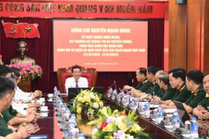 Bộ trưởng Bộ Thông tin và Truyền thông Nguyễn Mạnh Hùng thăm Báo Quân đội nhân dân