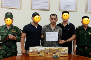 Bắt đối tượng vận chuyển 5kg ma túy dạng đá