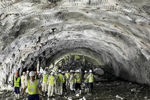 Thông hầm xuyên núi dài nhất trên cao tốc Cam Lâm - Vĩnh Hảo qua Ninh Thuận