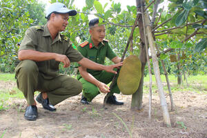 Công an huyện Lắk “tiếp sức” cho người nghèo vươn lên