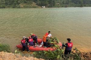 2 người mất tích do lật thuyền chở nông sản trên sông Krông Nô