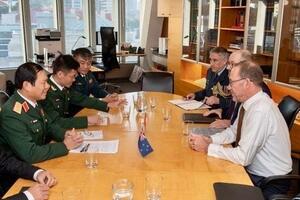 Thượng tướng Nguyễn Tân Cương chào xã giao Bộ trưởng Bộ Quốc phòng New Zealand