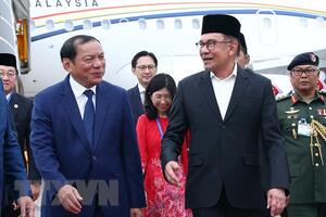 Thủ tướng Malaysia đến Hà Nội, bắt đầu chuyến thăm chính thức Việt Nam