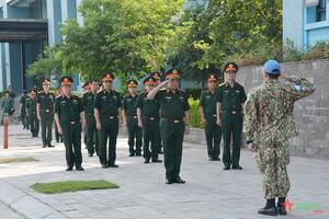 Thượng tướng Hoàng Xuân Chiến kiểm tra công tác chuẩn bị lên đường của Đội Công binh số 2