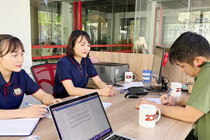 Nghệ An: Giáo viên trường mầm non rửa khay ăn cho trẻ cạnh bồn cầu, gây bức xúc dư luận