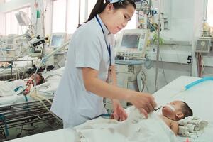 Phòng, chống dịch bệnh mùa mưa: Chủ động kiểm soát, ứng phó, phân tầng điều trị