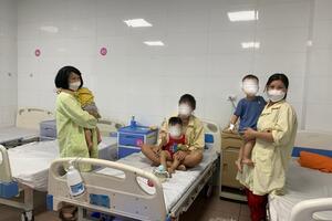 Mật độ bác sĩ và giường bệnh trên số dân còn quá thấp