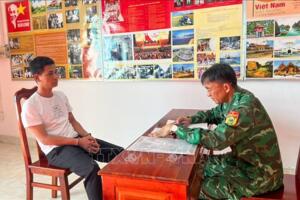 Tạm giữ đối tượng bị truy nã khi đang nhập cảnh về Việt Nam