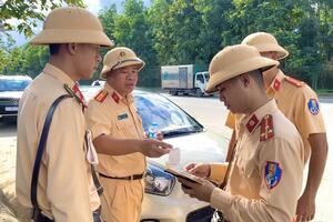 Hà Nội: Đội Cảnh sát giao thông số 11 kiên quyết xử phạt phương tiện quá tải