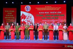 Triển lãm “75 năm - Công an nhân dân làm theo lời Bác” tại Bình Dương