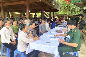 Bộ đội Biên phòng tỉnh Điện Biên khám bệnh, cấp thuốc miễn phí cho người dân biên giới