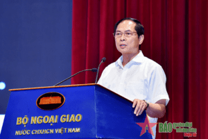 Giữ gìn và phát huy truyền thống vẻ vang, quyết tâm xây dựng ngành ngoại giao vững mạnh, toàn diện, hiện đại