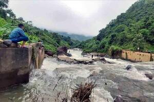 Tuyên Quang: Một người bị lũ cuốn trôi khi đi qua cầu tràn