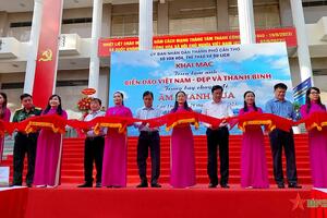Cần Thơ: Khai mạc triển lãm ảnh “Biển đảo Việt Nam - Đẹp và thanh bình” và trưng bày chuyên đề “Âm thanh xưa”