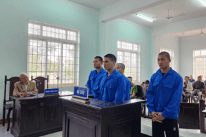 Huyện Krông Búk: Hơn 10 năm tù cho 4 đối tượng chặn xe khách đập phá