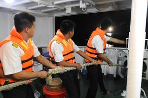 Vùng 4 Hải quân ứng cứu tàu cá gặp sự cố trên biển