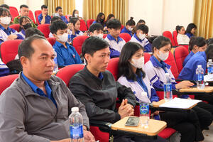 Lãnh đạo UBND huyện Krông Búk đối thoại với thanh niên
