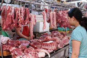 Heo hơi rớt giá, giá thịt tại chợ ở TP. Hồ Chí Minh vẫn ở mức cao