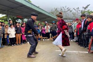 Ngăn chặn sự xâm lăng văn hóa để góp phần bảo vệ vững chắc Tổ quốc Việt Nam xã hội chủ nghĩa