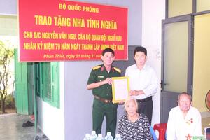 Bộ Quốc phòng bàn giao "Nhà tình nghĩa” tặng đối tượng chính sách
