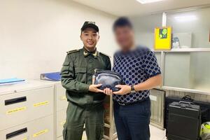 Hành khách bỏ quên hơn 100 triệu đồng ở sân bay Nội Bài được hỗ trợ tìm lại