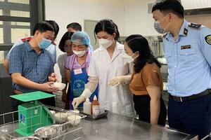 Triển khai đợt kiểm tra cao điểm về an toàn thực phẩm tại 10 tỉnh/thành phố trọng điểm
