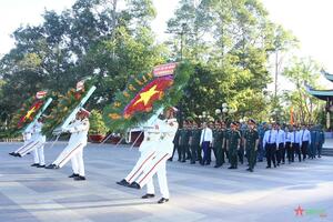 Bộ tư lệnh TP Hồ Chí Minh dâng hương viếng các Anh hùng liệt sĩ