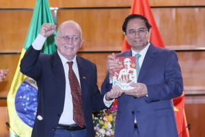 Học giả Brazil đánh giá cao vai trò lãnh đạo của Đảng Cộng sản Việt Nam