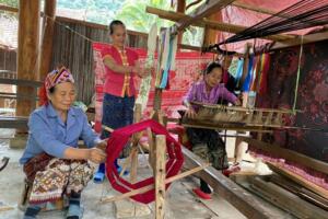 Giữ hồn thổ cẩm ở Na Loi