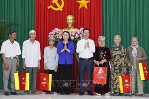 Chủ tịch nước Võ Văn Thưởng thăm, chúc Tết nhân dân tại Vĩnh Long