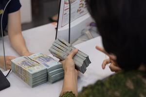 Lãi suất ngân hàng hôm nay ngày 29/3/2024: Đã có bao nhiêu ngân hàng tăng lãi suất?